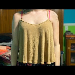 Comfortable tank with details